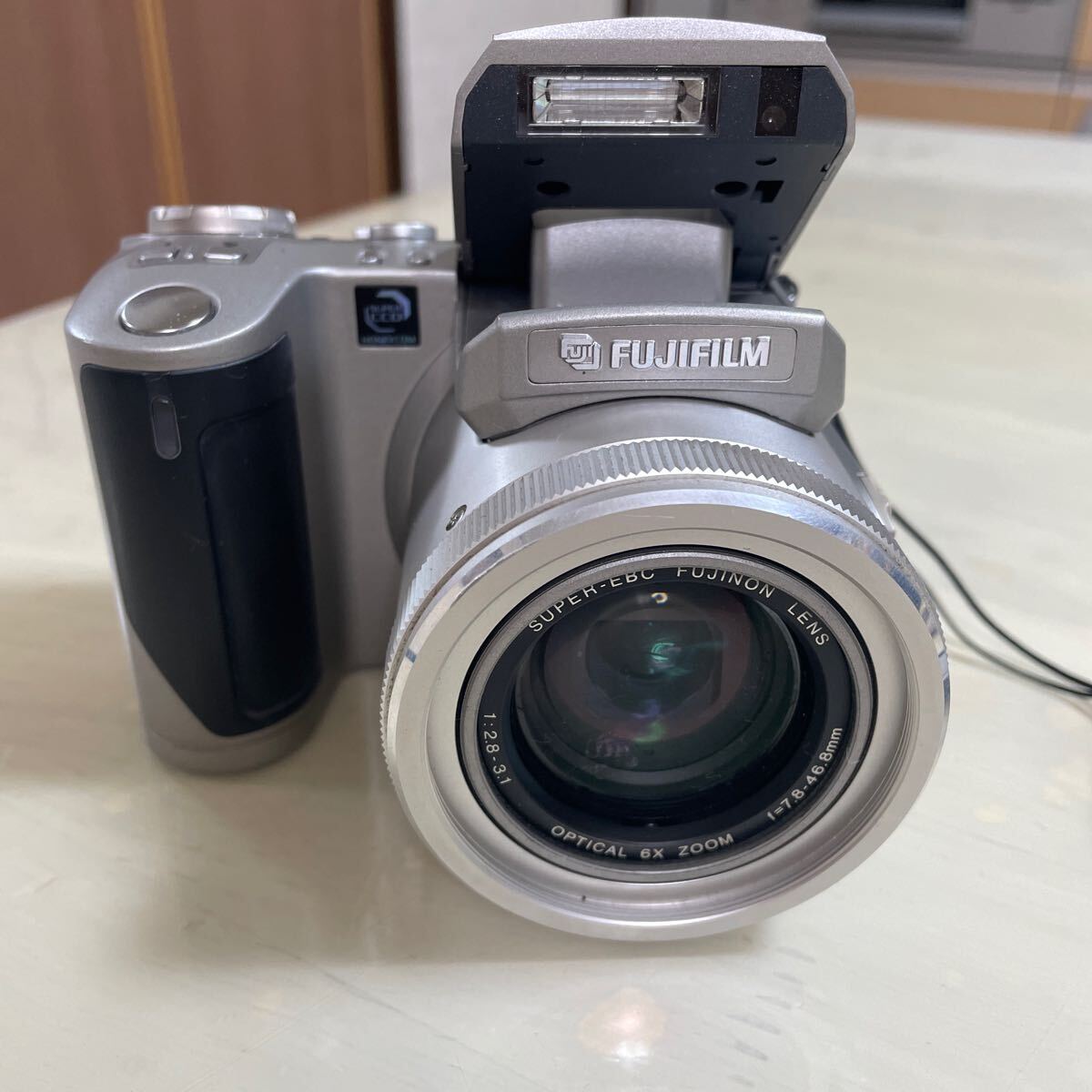 FUJIFILM FinePix 4900Zデジタルカメラ 中古★現状品の画像3