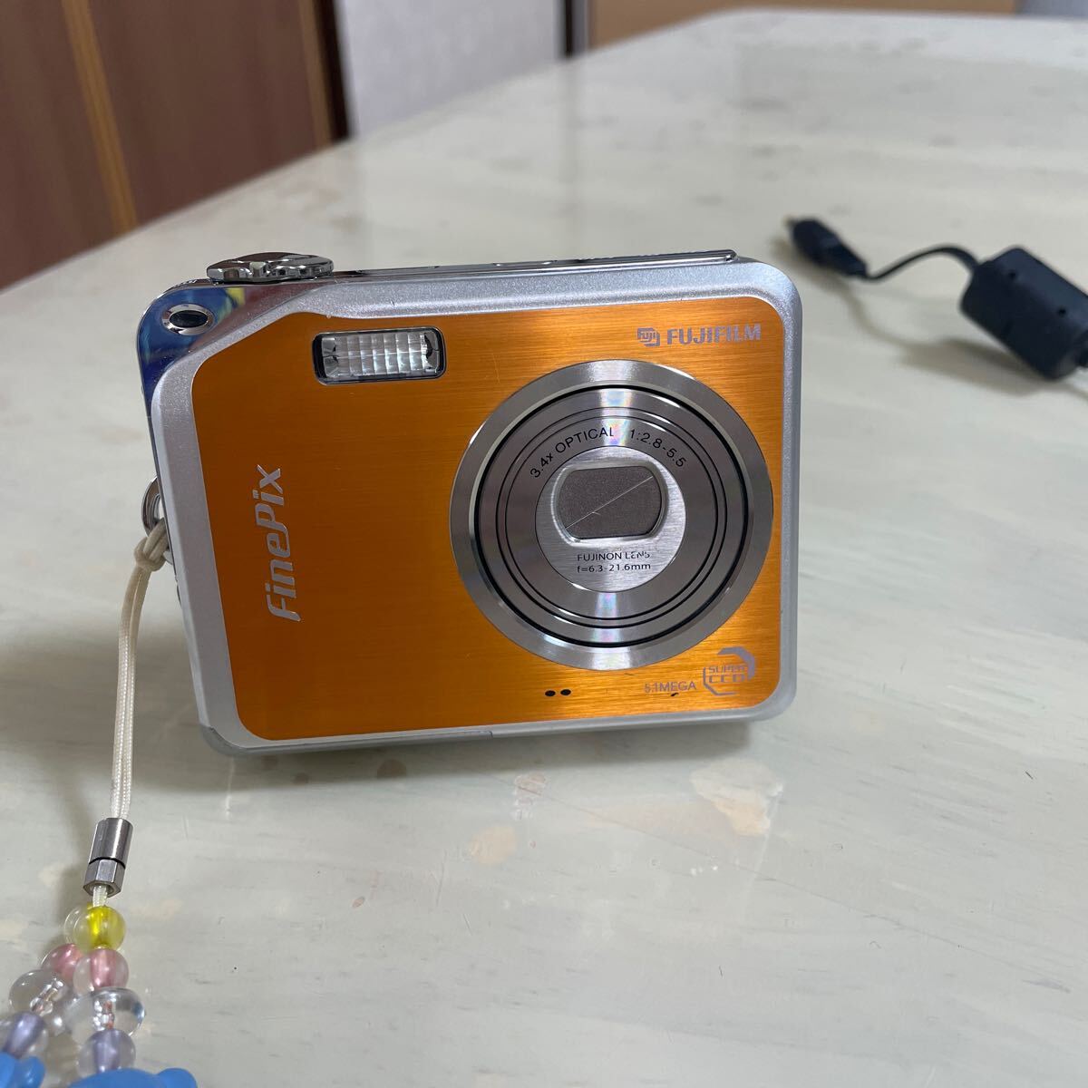 FinePix V10 （オレンジ)コンパクトデジタルカメラ 中古★現状品_画像4
