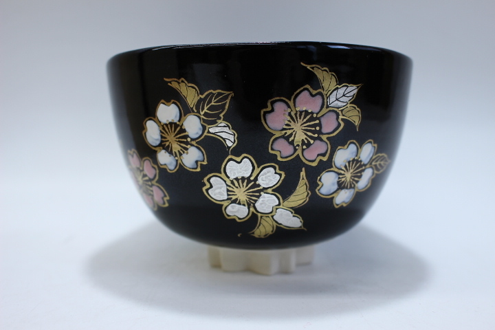 e823 技工名品 名工 加藤利昇窯 開窯百年記念 黒釉 夜桜絵 茶碗 共箱 共布 栞付 抹茶碗 未使用 美品 茶道具 本物保証_画像6