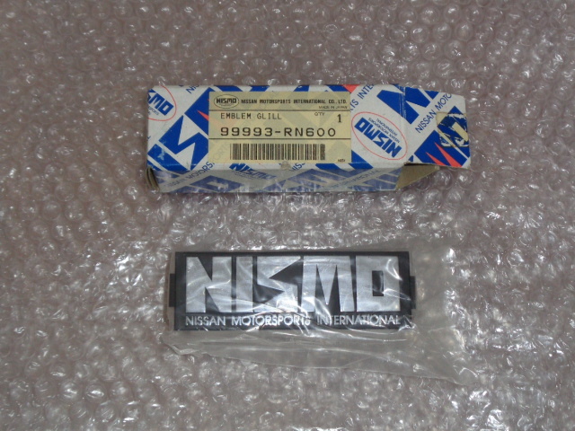 未使用！ニスモ グリルエンブレム NISMO 99993-RN600 EMBLEM GLILL NISSAN SKYLINE GT-R R31 R32 Z31 絶版 JDM 旧ロゴ 日産　_画像1