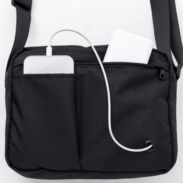 1 235 moz [moz].... with pocket high performance shoulder bag postage 350 jpy 