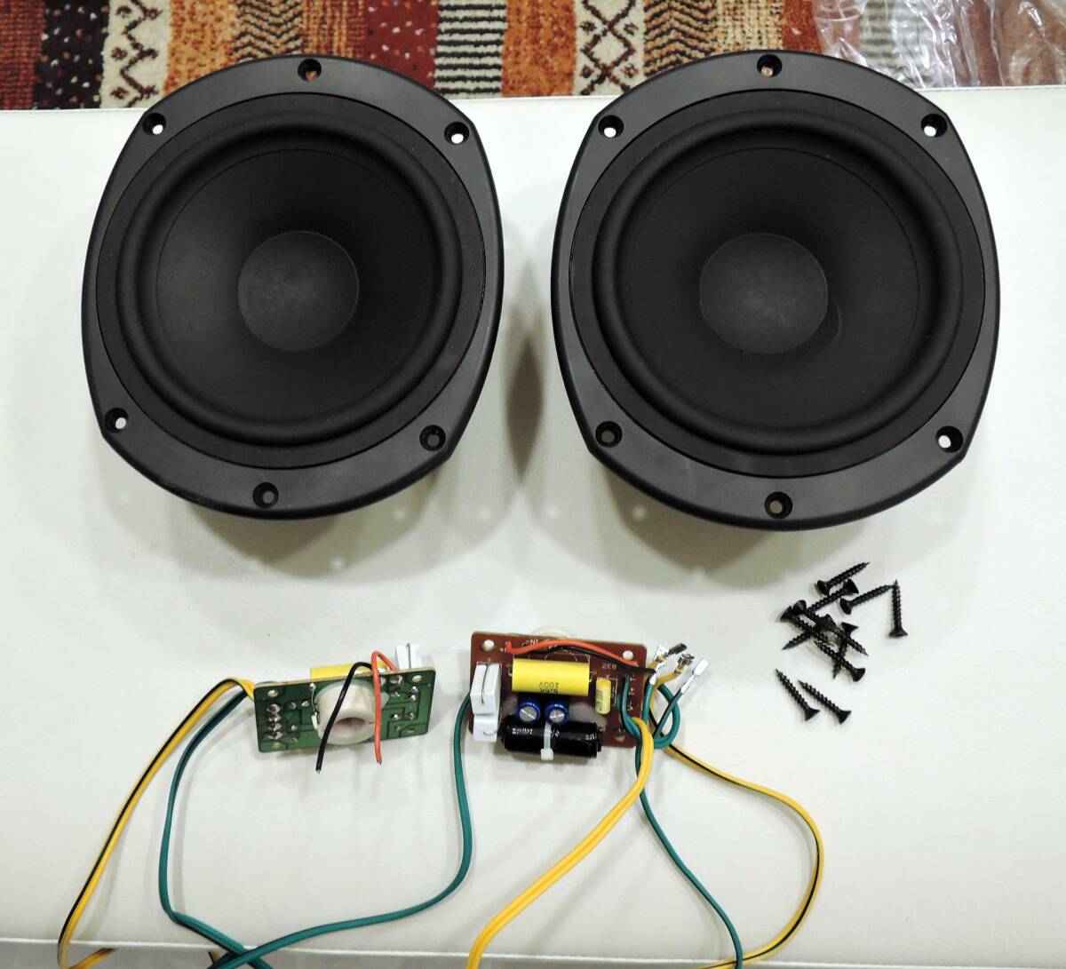 TANNOY Mercury m2 のウーファー、ネットワーク & 吸音材の画像1