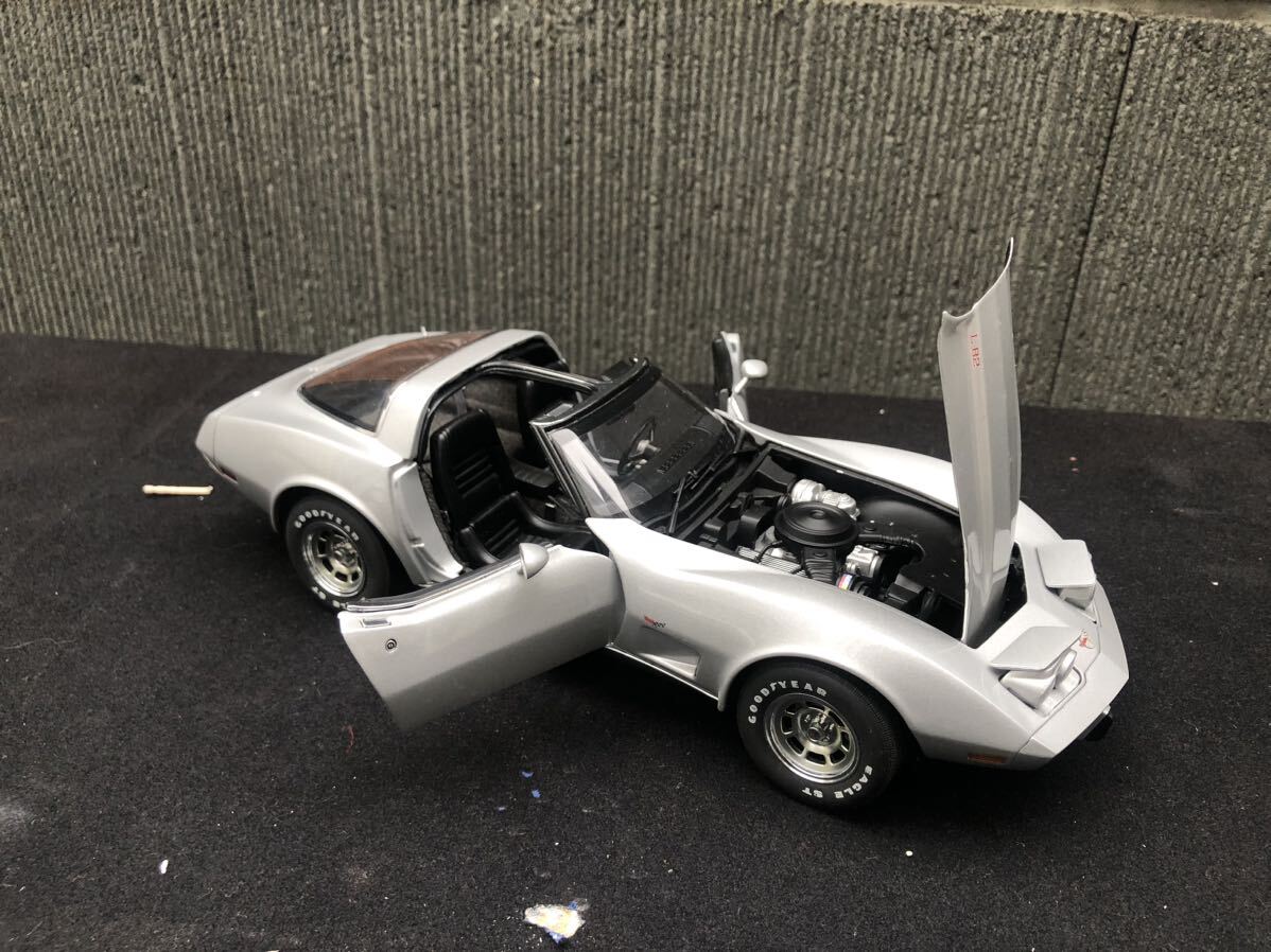 一円スタート　1/18 オートアート　Chevrolet Corvette C3 1978 (titanium silver) 注意:固定ネジ欠品_画像4