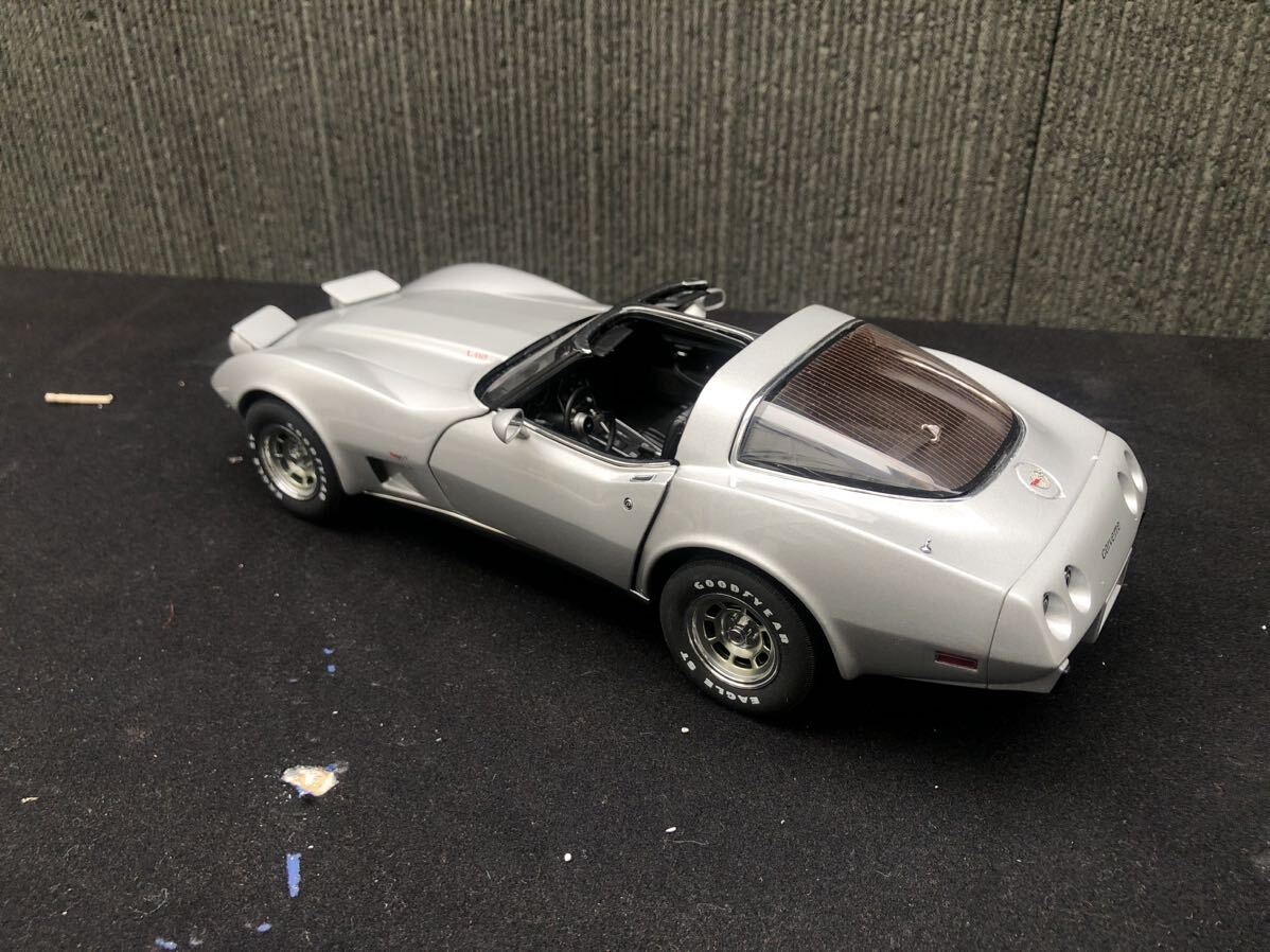 一円スタート　1/18 オートアート　Chevrolet Corvette C3 1978 (titanium silver) 注意:固定ネジ欠品_画像3