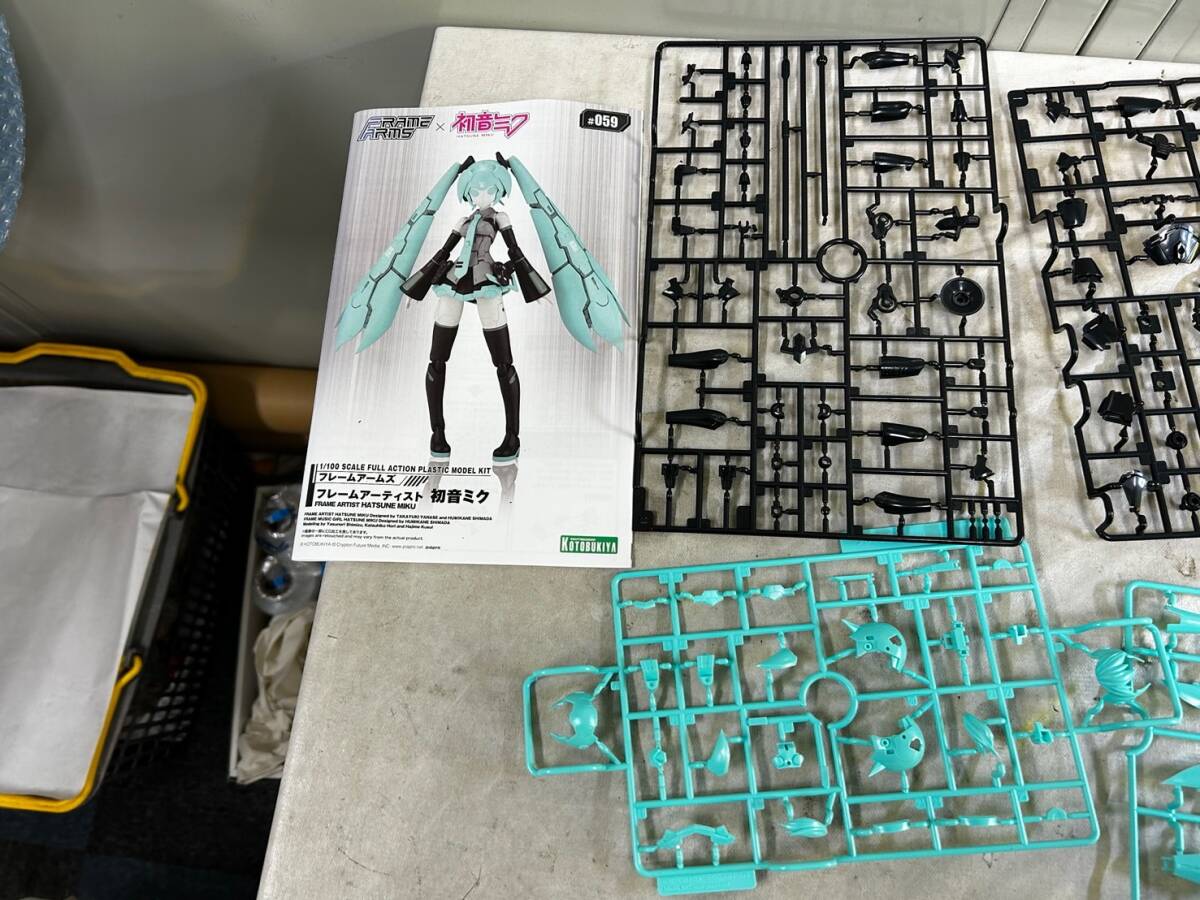 (177) not yet constructed KOTOBUKIYA Hatsune Miku frame arm z1/100 frame artist plastic model Kotobukiya 