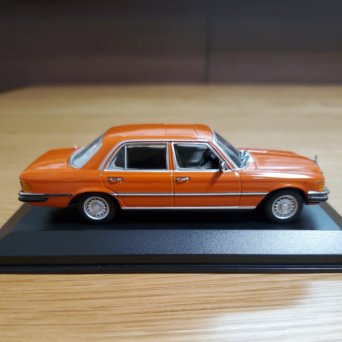 1/43 ミニチャンプス MINICHAMPS ミニカー/Mercedes-Benz 450 SEL 6.9 1972-79 Euglischrot/メルセデス・ベンツ Sクラス ダークオレンジ_画像3