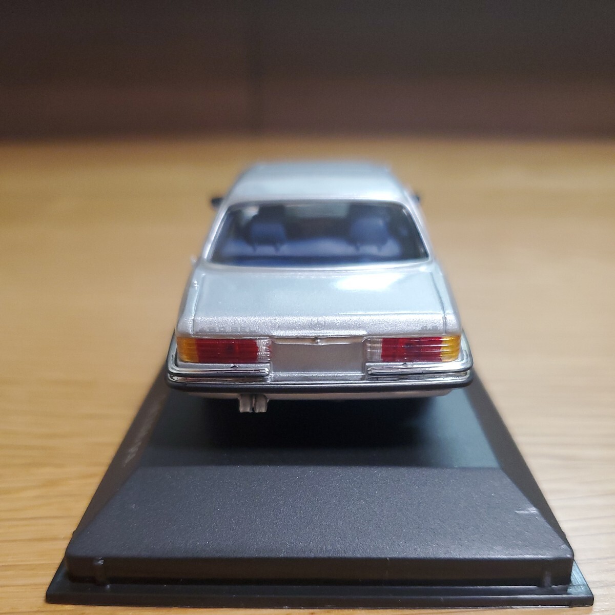 1/43 ミニチャンプス MINICHAMPS ミニカー/Mercedes-Benz 450 SEL 6.9 1972-79 Astralsilber metallic/メルセデス・ベンツ Sクラス _画像4