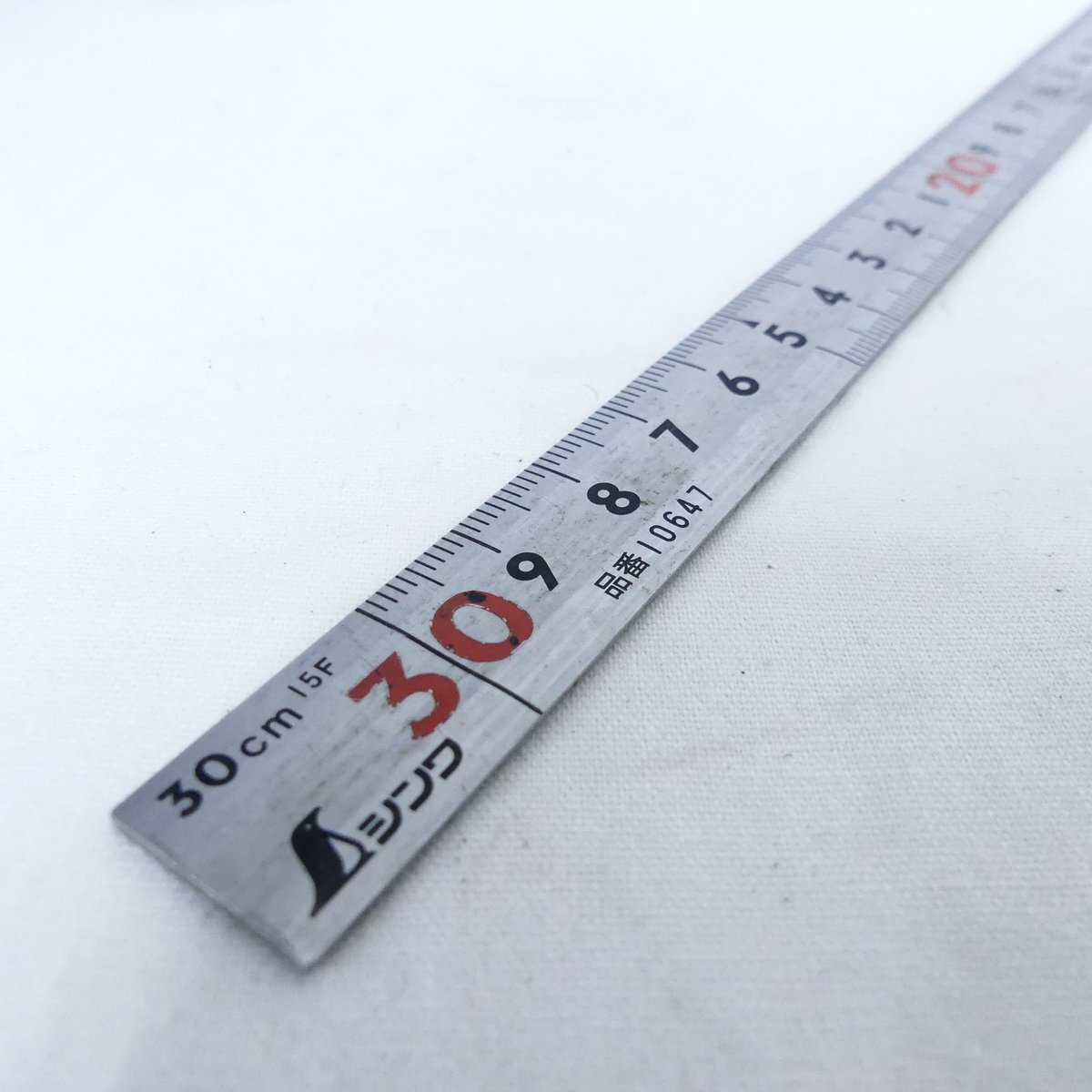 【送料無料】 シンワ測定 SHINWA 品番10647 名作 曲尺シルバー 30cm、品番12130 曲尺小型 溝付ステン 30cm USED /2403C_画像3
