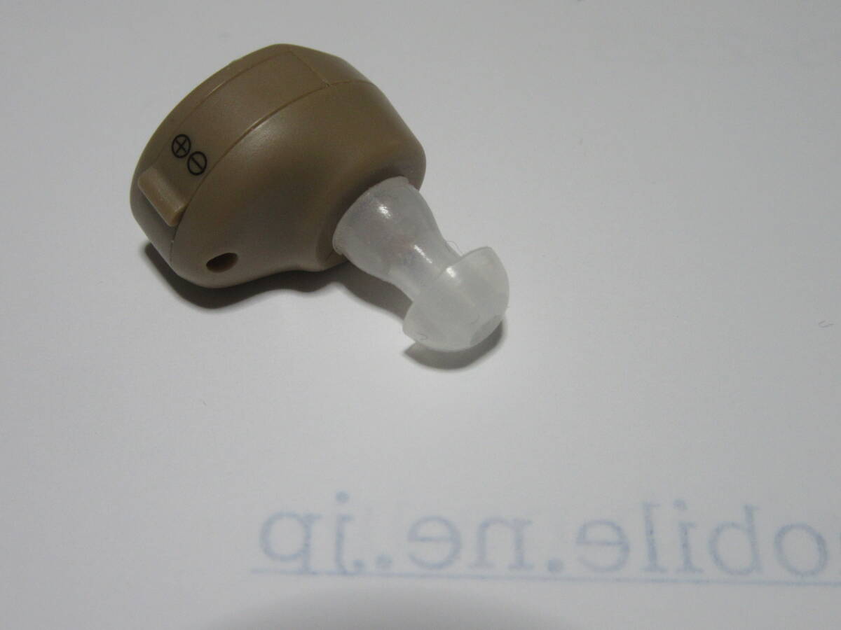 集音器 補聴器 の２個セット 目立たない 電池式 耳穴型補聴器 両耳用 音量調節可能 (ケース付) _画像6