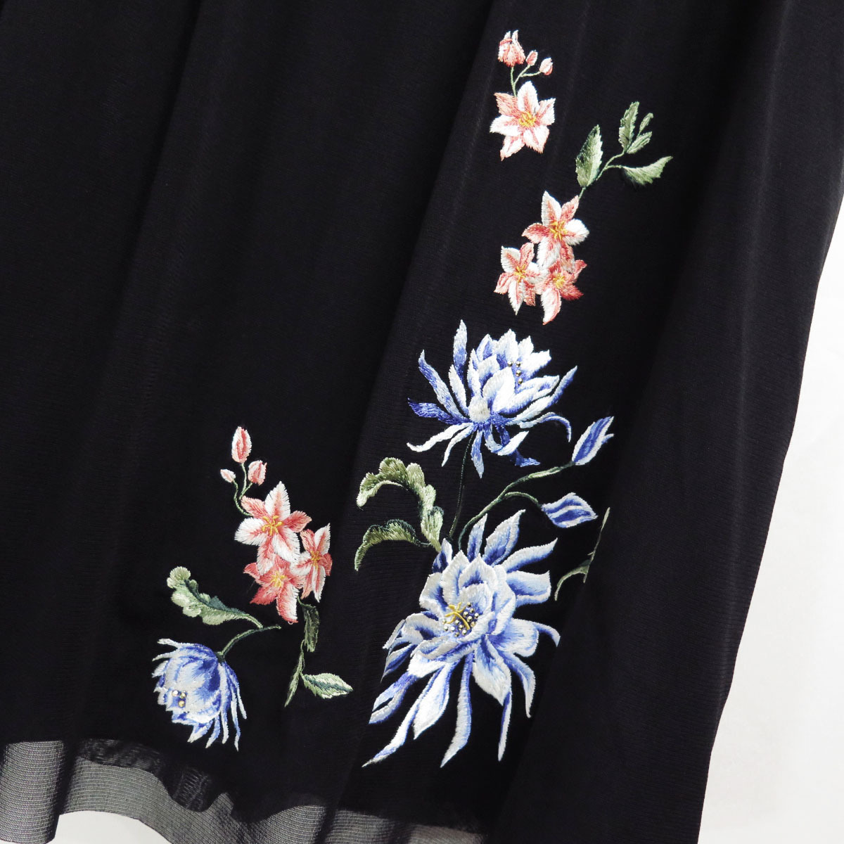 VIVIENNE TAM FLOWER EMBROIDERY MESH 2PIECE TOP SKIRT ヴィヴィアンタム フラワー メッシュ パワーネット セットアップ 花柄 刺繍の画像6