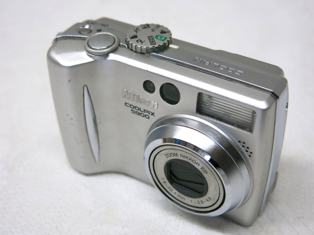 03K115 コンパクトデジタルカメラ Nikon ニコン COOLPIX E5900 未確認 ジャンク 部品取りなどに活用できる方_画像1