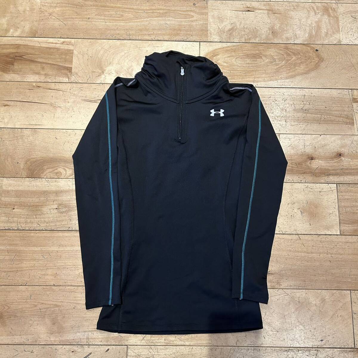 ★UNDER ARMOUR/アンダーアーマー/インナーシャツ/アンダーシャツ/長袖/ロゴ/スポーツ/レディース/Mサイズの画像1