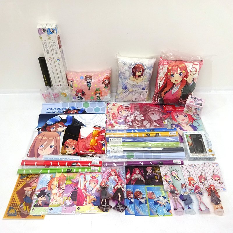 ★中古★五等分の花嫁 グッズ まとめ売りセット (タペストリー/クッション/アクスタ/ラバスト/イラストボード他)★【TY721】_画像1