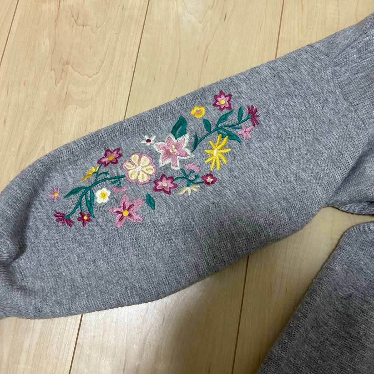 オリーブデオリーブ☆アウター　ロングカーディガン　刺繍　花　グレー　灰色　長袖　トップス　シンプル