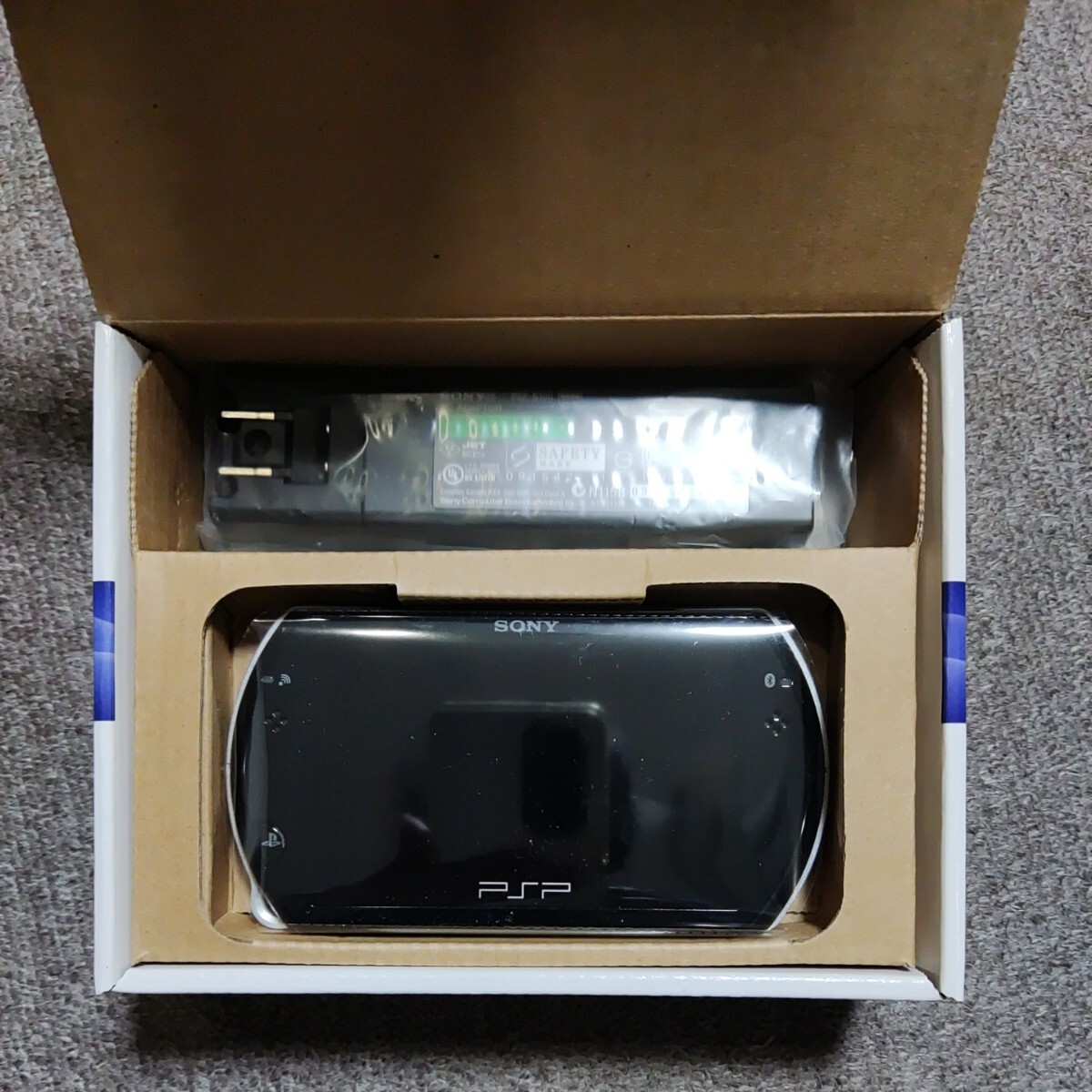 新品 未使用保管品 SONY PSP go N-1000 付属品すべてあり _画像5