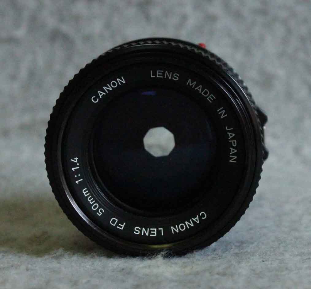 [is202]キャノン　レンズ FD 50mm f1.4　canon FD LENS 大口径　単焦点　標準レンズ　1:1.4 _画像4