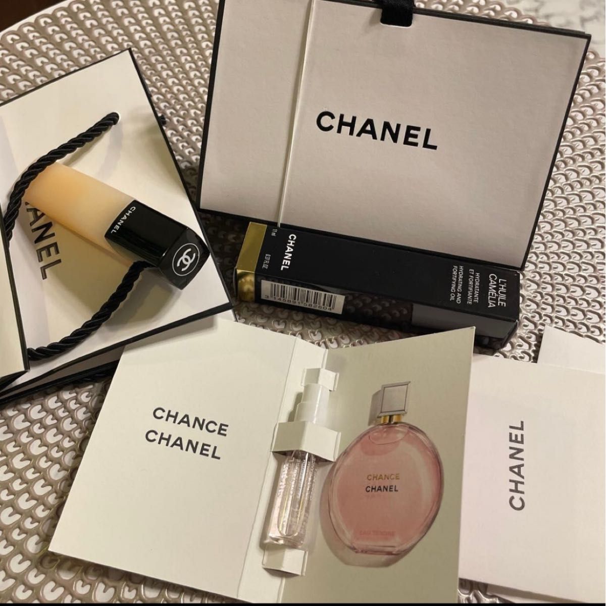 4300→4100円CHANEL  シャネル　ユイル ア オングル　ネイルオイル　(パルファム+ショッパー付き)