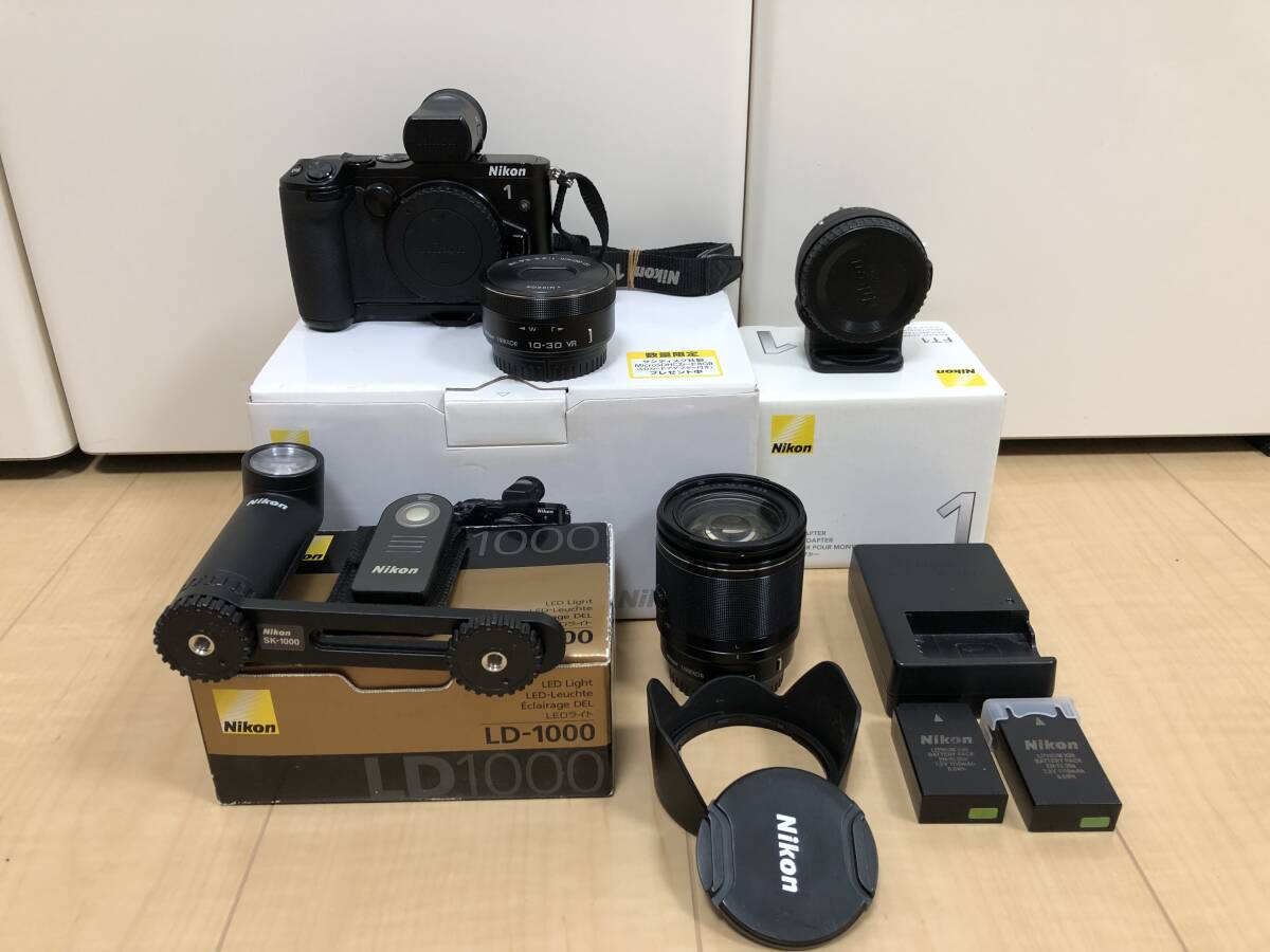 ★美品★完動品★元箱あり★　NIKON１ V3 プレミアムキット+レンズ+α　ショット数：約5800回程度