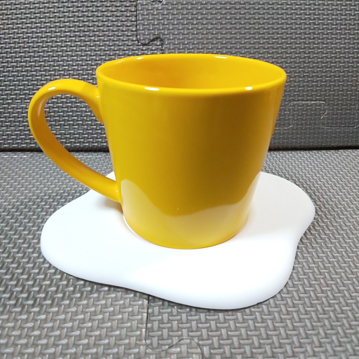 ぐでたま「マグカップ&ソーサー 1客」陶器製(マグカップ) シリコンソーサー_画像2