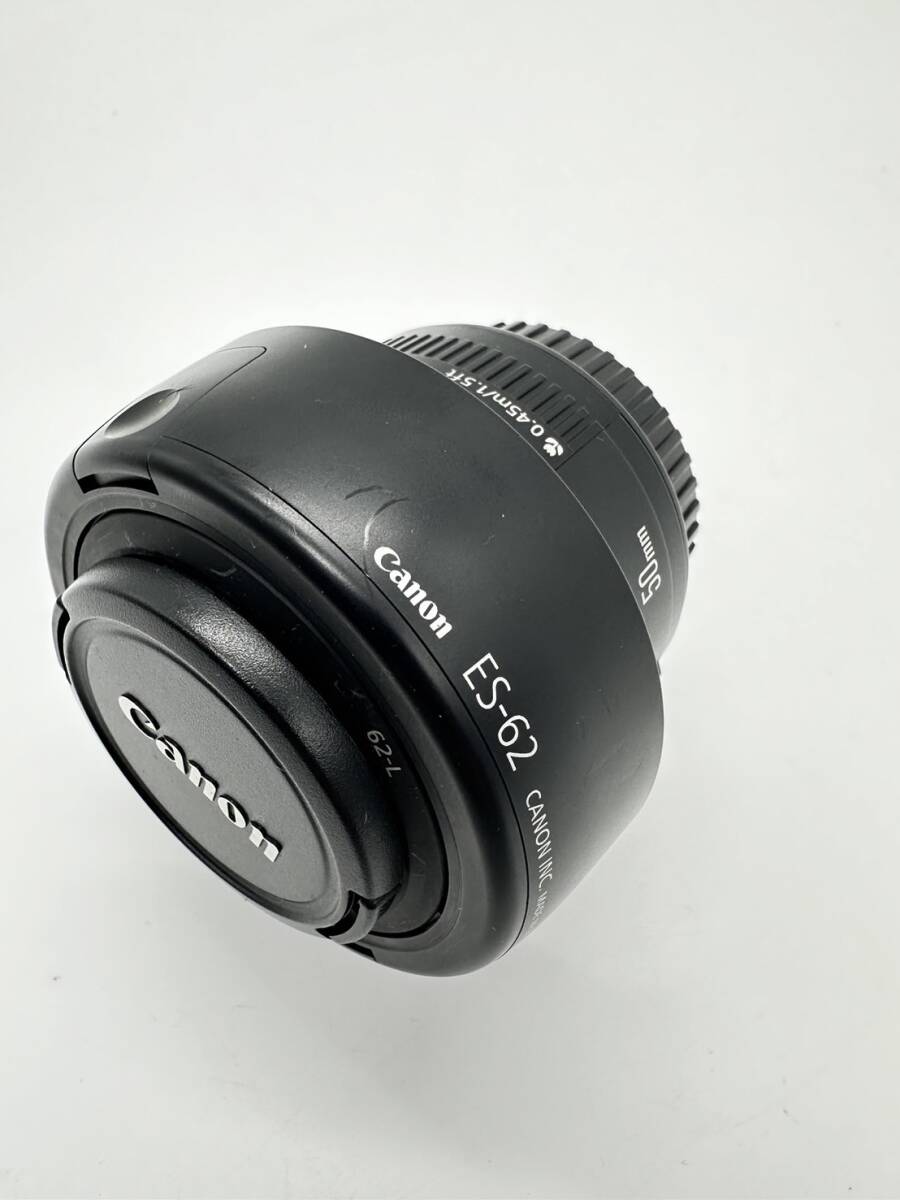 H4399 CANON キャノン単焦点レンズ EF 50mm 1:1.8 II マクロ 0.45m/1.5ft & レンズフード ES-62/marumi DHG 52mm_画像1