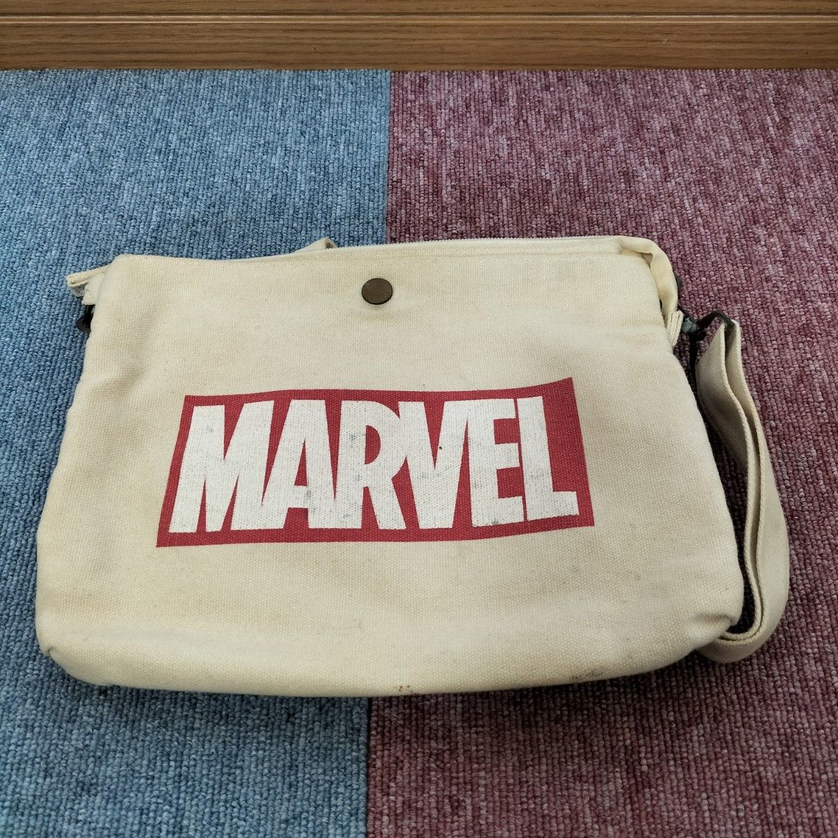 【即購入OK！匿名配送！】MARVEL　サコッシュ　ショルダーバッグ