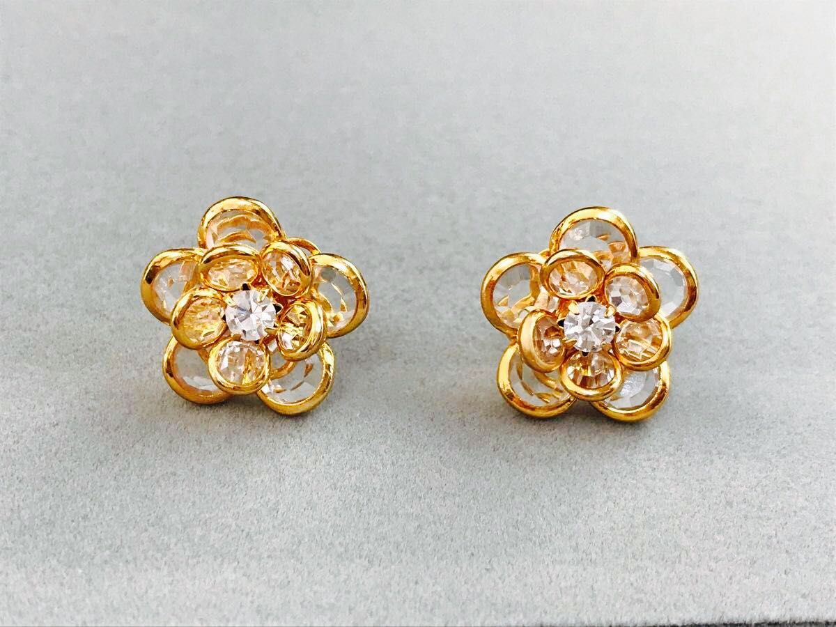 ハンドメイド　 ピアス ゴールド系　フラワー　お花　樹脂ピアス　アレルギー対応 アクセサリー