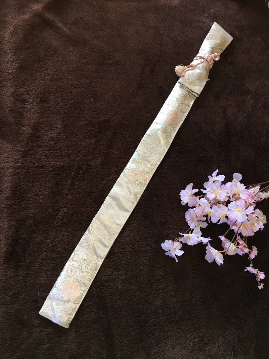 No.1488《白鞘袋》正絹帯から手作り 垂れ型紐 袋の長さ約140cm (御刀全長106cm程度用) シルバー地色 ＃日本刀袋 真剣刀袋 太刀の画像10