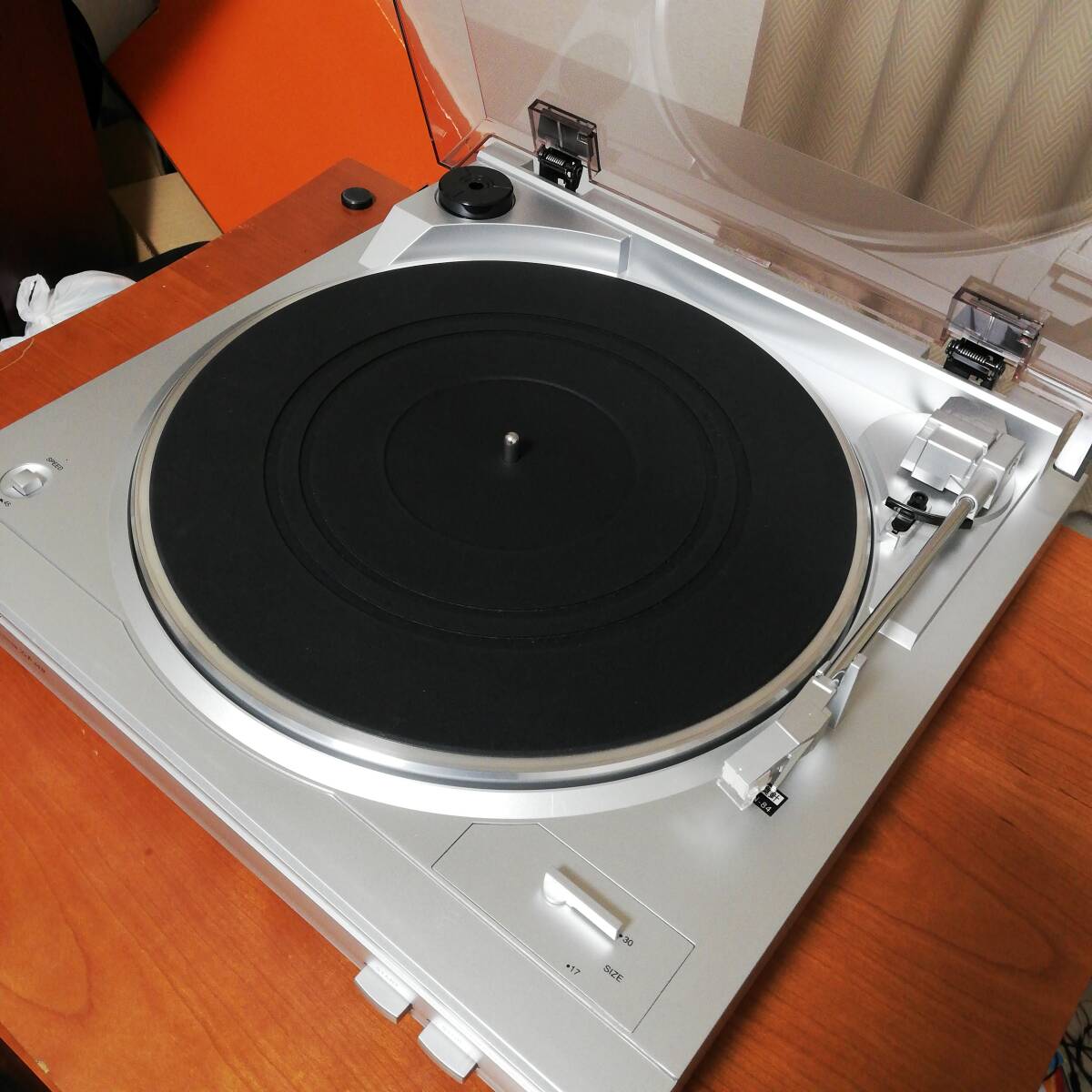 美品!!動作良好 DENON(デノン) DP-29F フォノイコライザー内臓フルオートベルトドライブレコードプレーヤー ダストカバー新品 ピッチ調整済の画像4