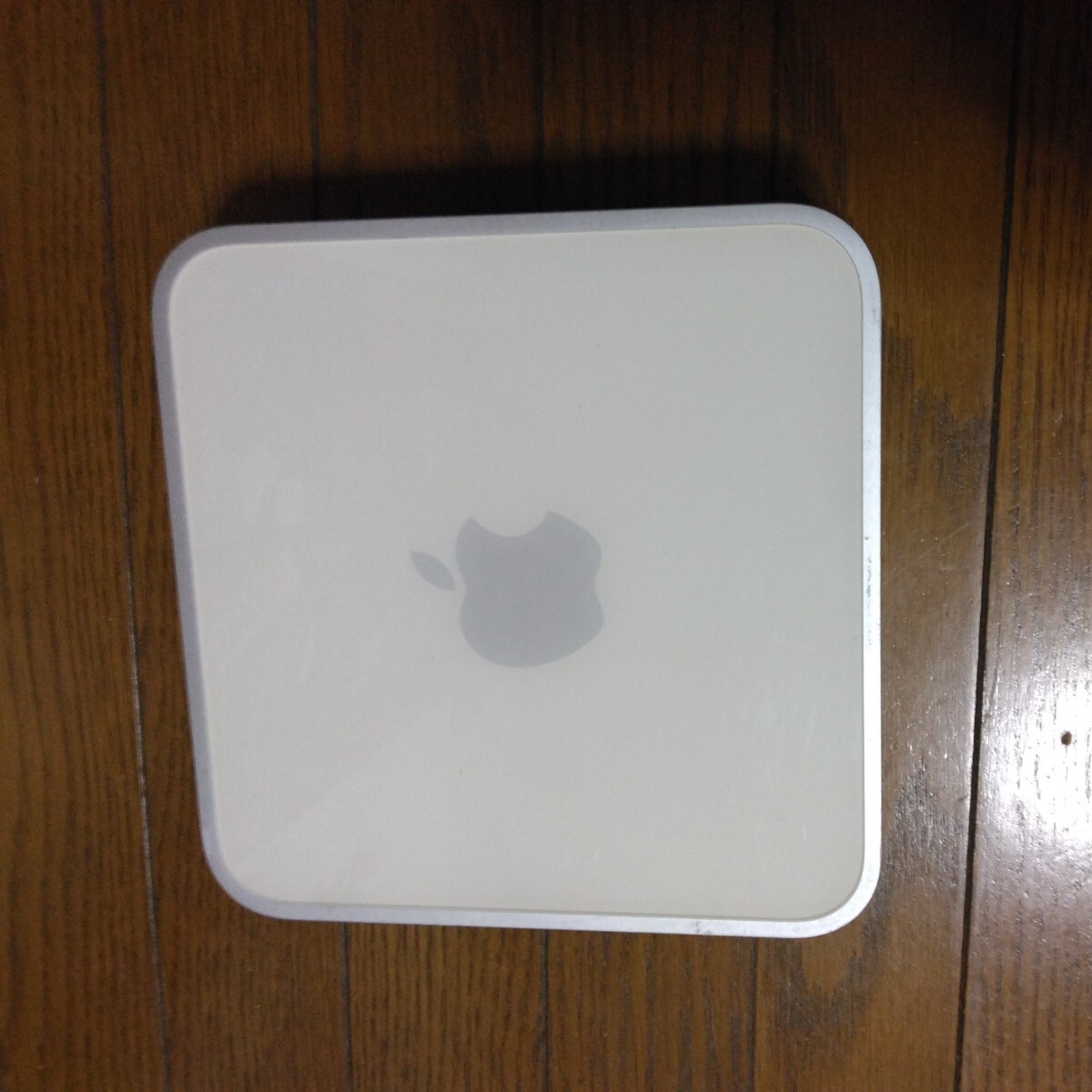 Mac mini 本体とACアダプターの画像1