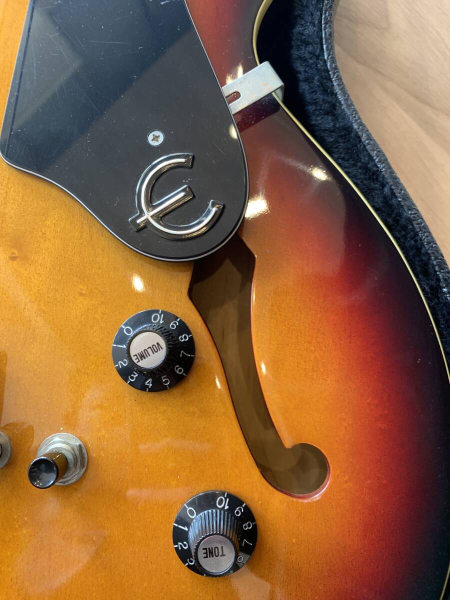 ＊3130 Epiphone RIVORI VCSB R95L7500 エピフォン ヴィンテージ ベース 楽器 器材 ケース付き 長期保管品 音未確認 ケースめくれ等あり_画像10