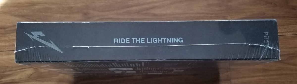 [新品・未開封]メタリカ/RIDE THE LIGHTNING [4LP+6CD+DVD+BOOK] (2016 リマスター仕様・ ピクチャーディスク)輸入盤_画像3