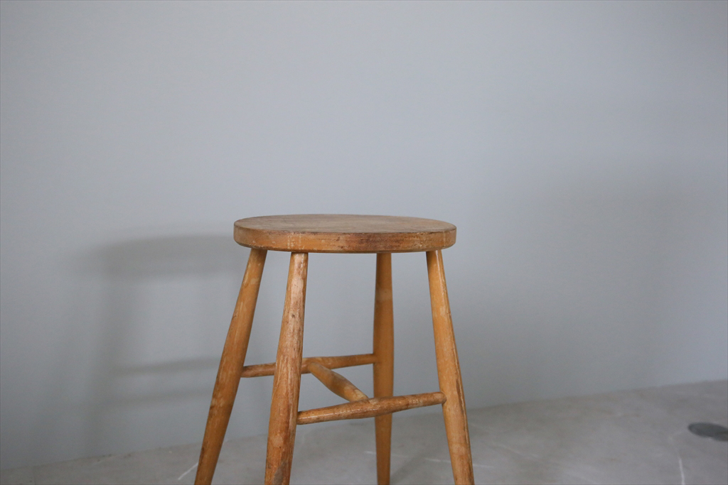  Britain antique * wooden stool A/ circle chair chair / chair / small of the back ../ stand for flower vase / step‐ladder / stylish display shelf / store furniture / display pcs / England Vintage furniture 