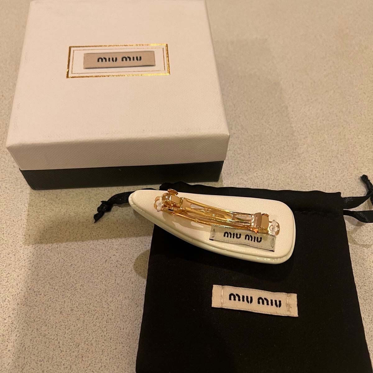 miumiu バレッタ　箱巾着付き