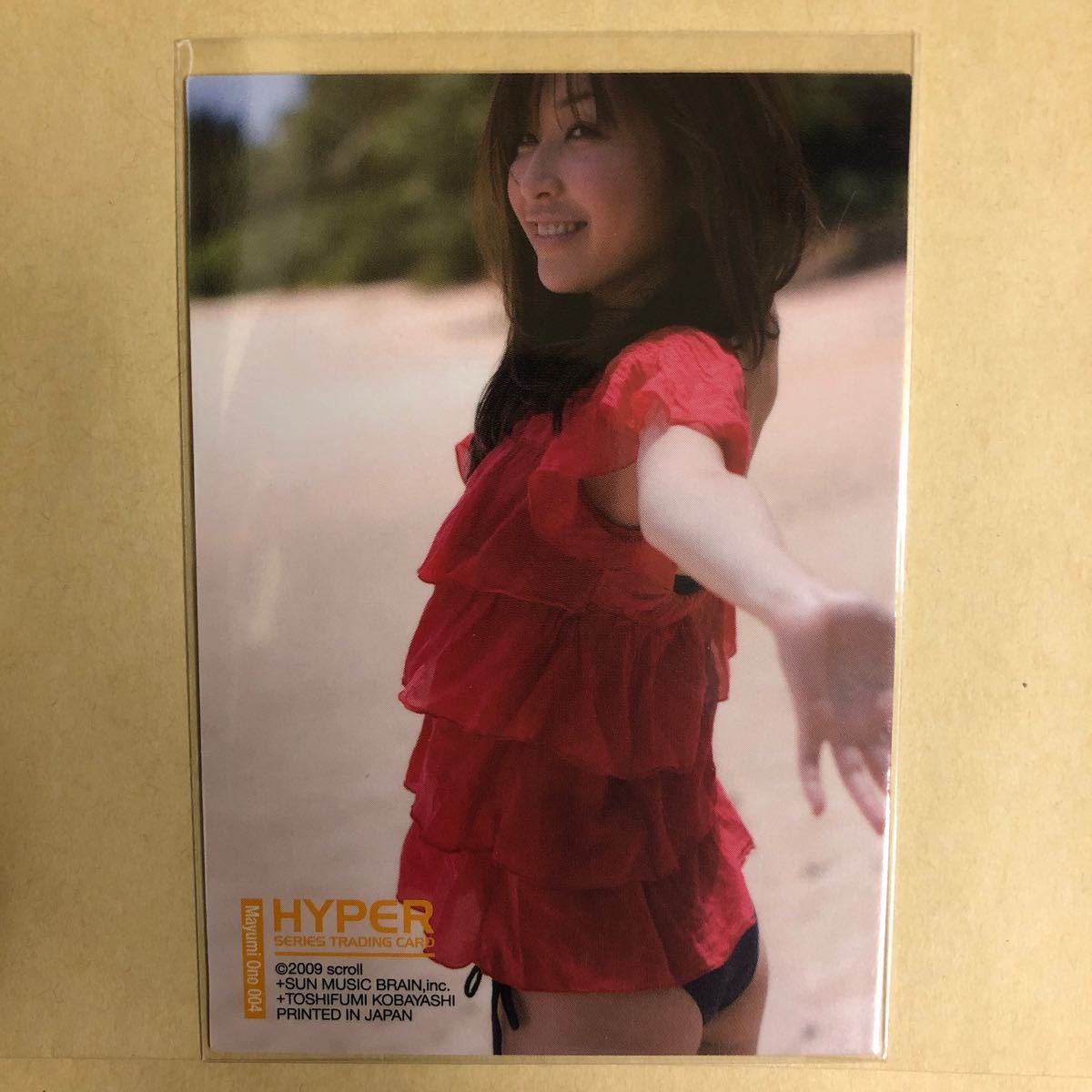 小野真弓 2009 HYPER トレカ アイドル グラビア カード 水着 ビキニ 004 タレント トレーディングカード_画像2