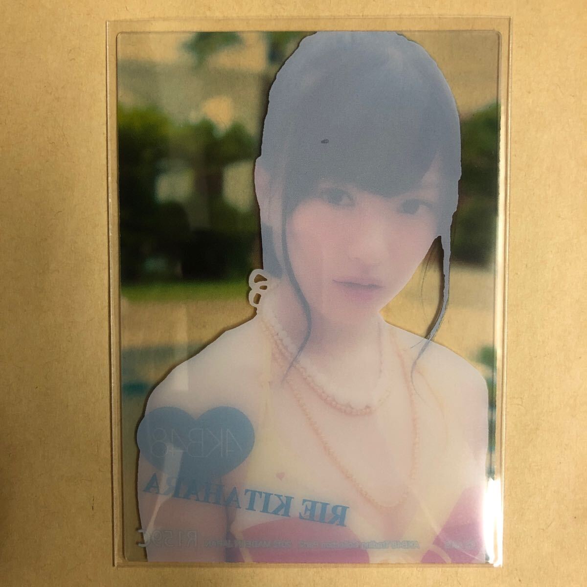 AKB48 北原里英 2012 トレカ アイドル グラビア カード 水着 ビキニ R159C タレント トレーディングカード クリアカード_画像2