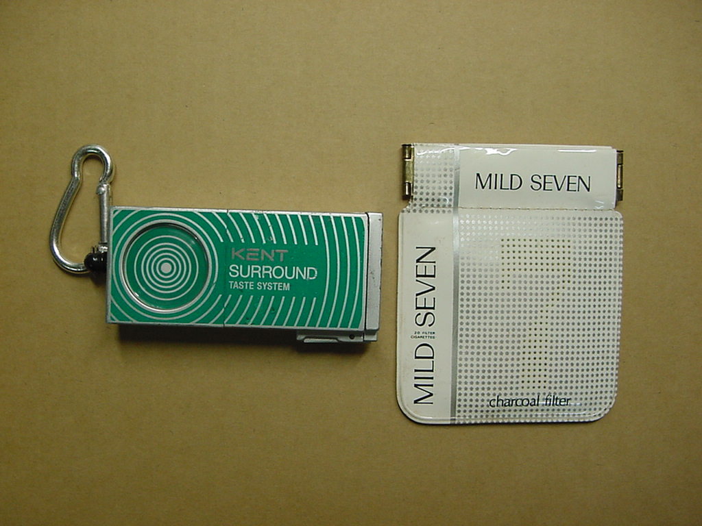 KENTとMILD SEVEN 携帯灰皿2種２個未使用品ですが傷/汚れあります。の画像1