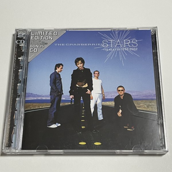 2枚組CD クランベリーズ The Cranberries『Stars: The Best Of 1992-2002』ベスト・アルバム ライブ音源のボーナスCDつき_画像1