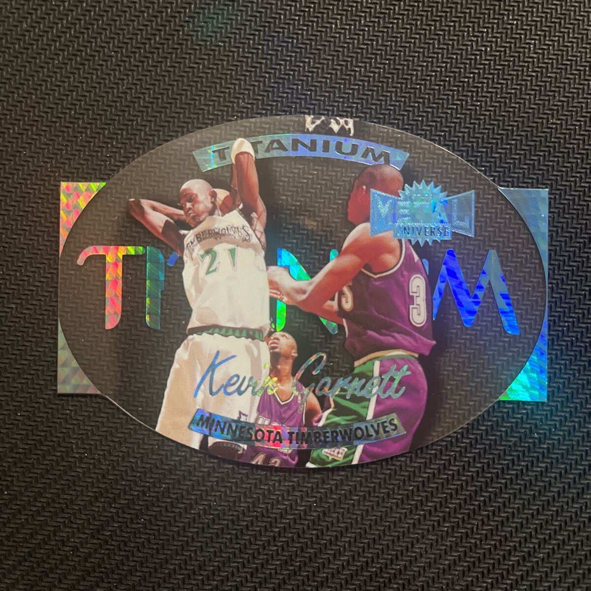 1997-98 Metal Universe Titanium #8 Kevin Garnett_画像1