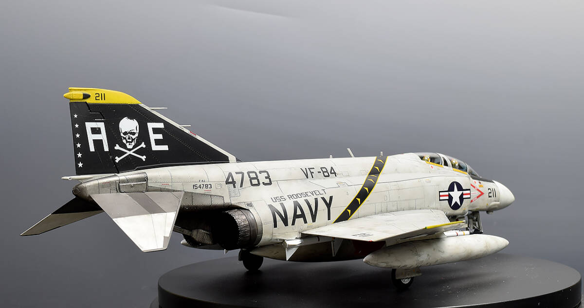 ◇リアルモデル 完成品 1/48 F-4J ファントム　VF-84 ジョリー・ロジャース◇_画像5