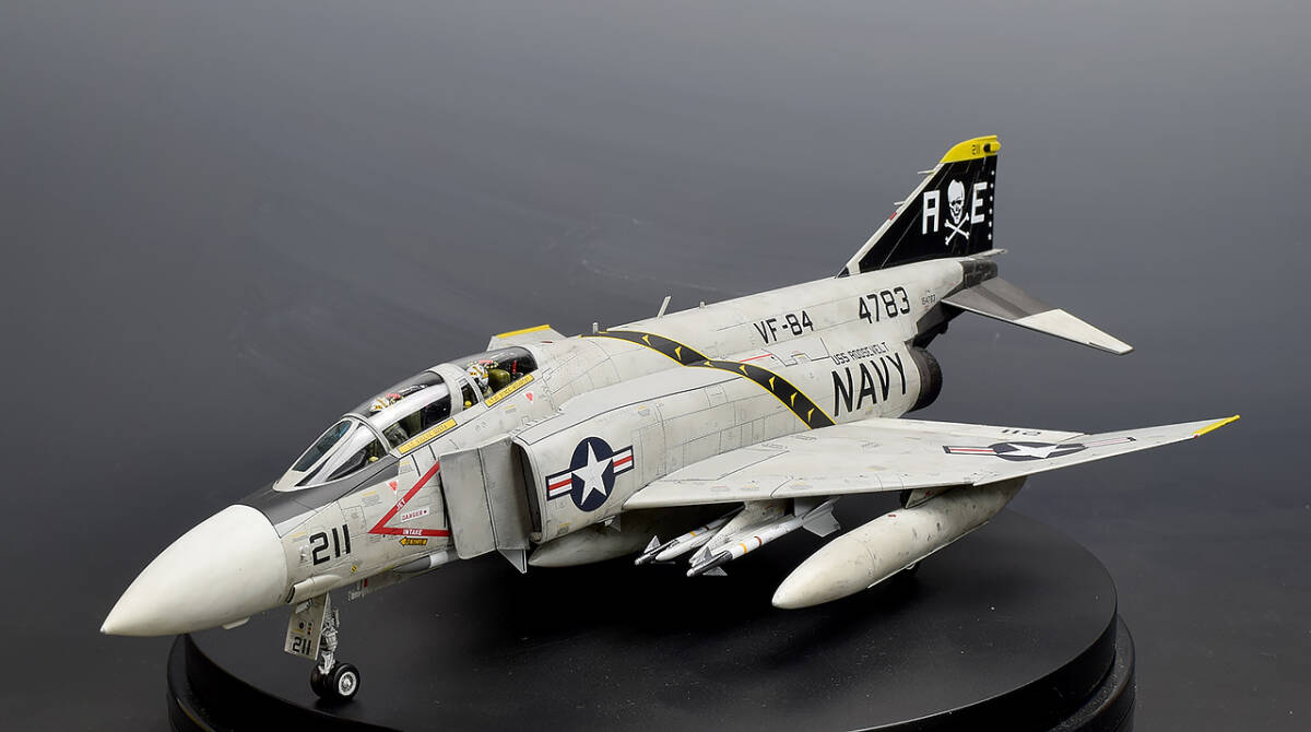 ◇リアルモデル 完成品 1/48 F-4J ファントム　VF-84 ジョリー・ロジャース◇_画像3