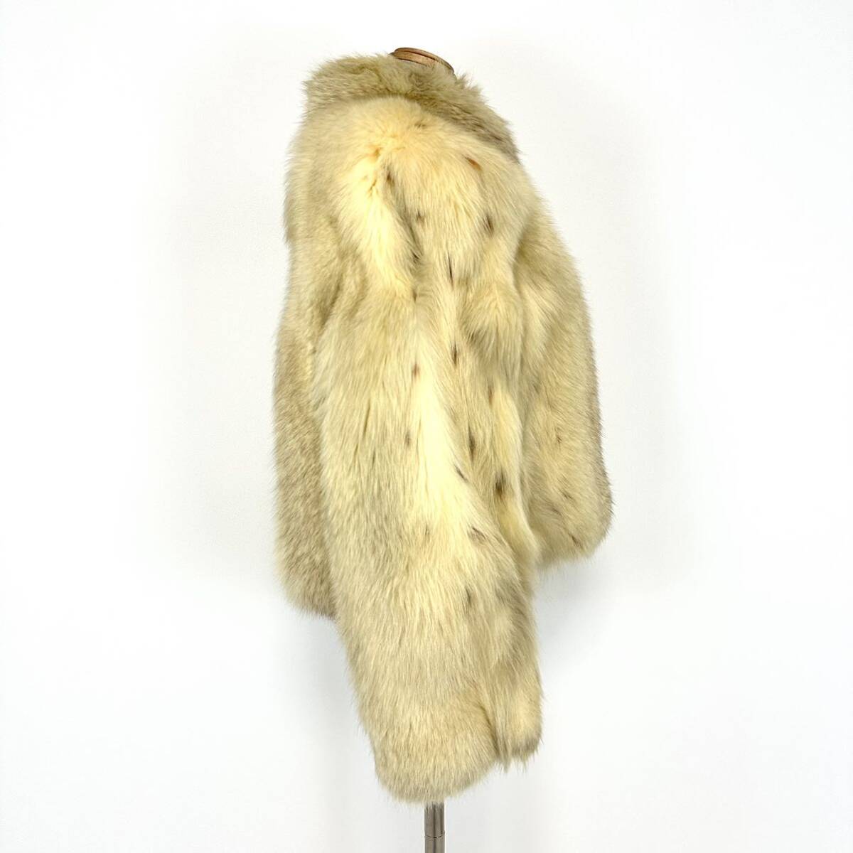 【貂商】 h2670フォックス ハーフコート デザインコート 斑点 フォックスコート セミロング 狐皮FOX fox身丈 約 50cm_画像4