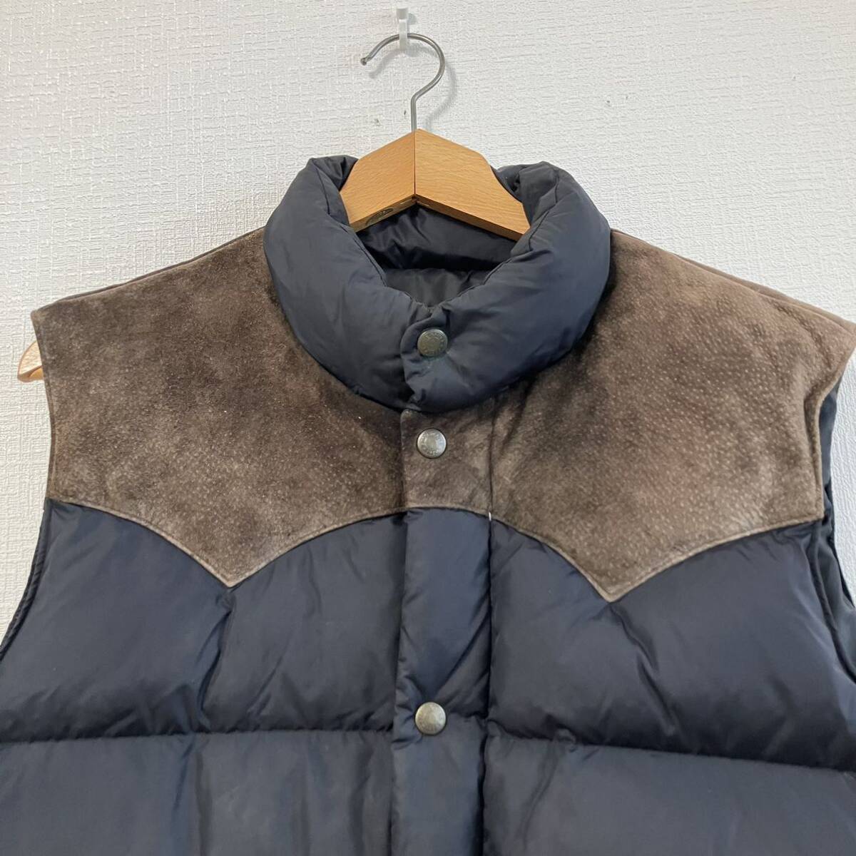 ●3-409 Eddie Bauer エディーバウアー メンズ アウター ダウン ダウンベスト 切替 スエード ベスト フルジップ ジャケット サイズ M_画像2