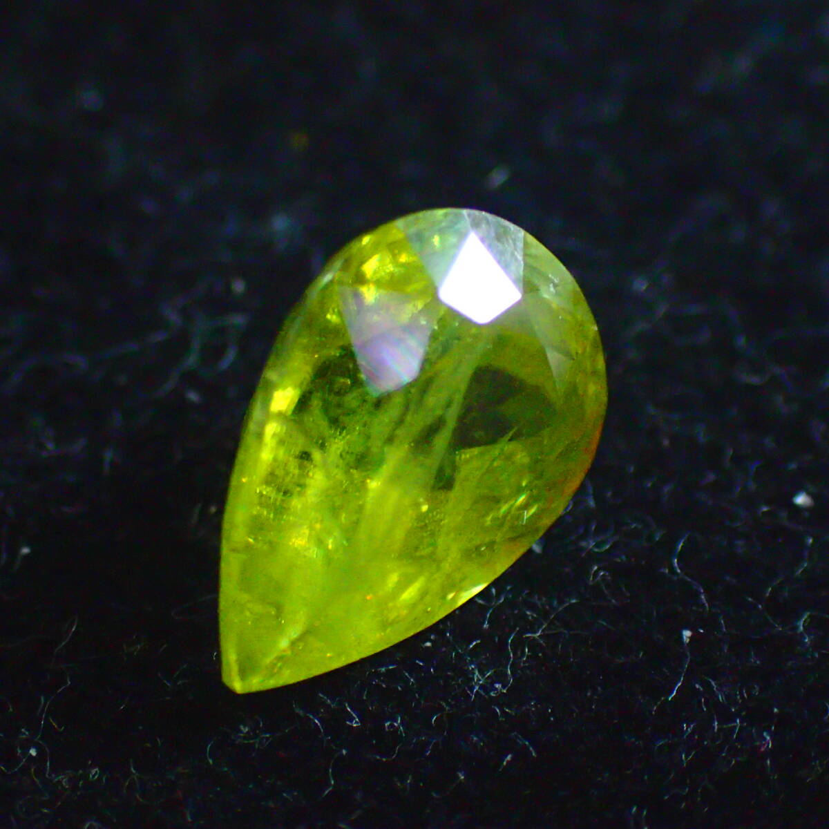 天然スフェーン　３．５CT サイズ10.7−8.9−6.1mm_画像2