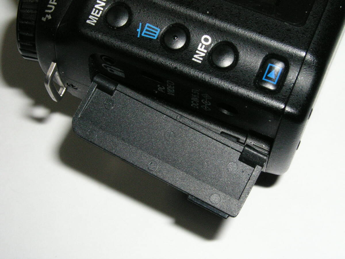 5902●● PENTAX *ist DS ボディ、単三x4本 SDカード 仕様 ●64_画像10