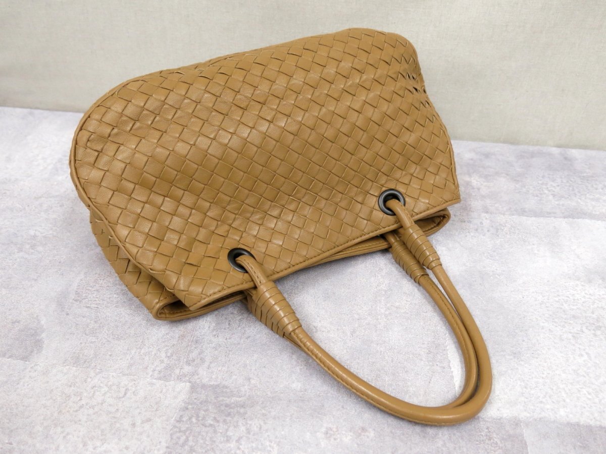 ●超美品●BOTTEGA VENETA ボッテガ ヴェネタ●イントレチャート●カーフ レザー 本革●ハンド バッグ●ベージュ●腕掛け●かばん●Js45172_画像4