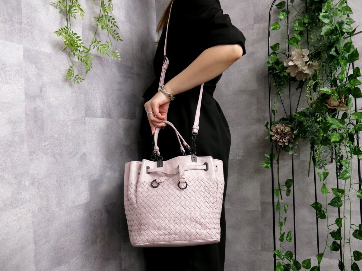 ●超美品●BOTTEGA VENETA ボッテガ ヴェネタ●イントレチャート●ラム レザー 本革●2way トート バッグ●ラベンダー●B5 収納●Js45484の画像2