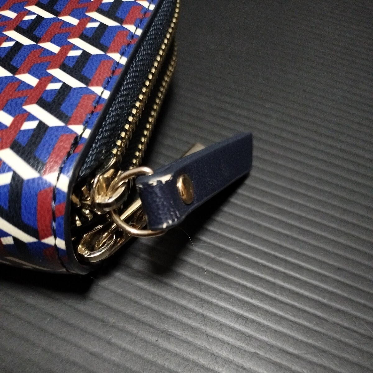 ● TOMMY HILFIGER「二つ折り財布」トミーヒルフィガー 財布 トミーフィルフィガー　ウォレット