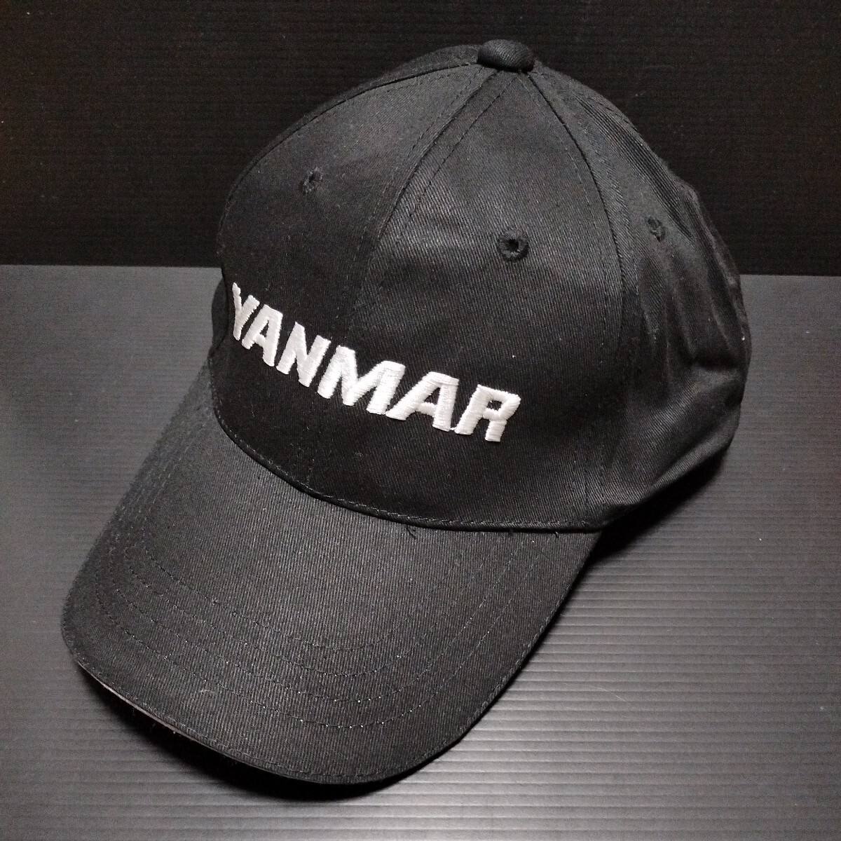 ● ヤンマー「YANMAR キャップ」刺繍 帽子　黒系／白ロゴ_画像1