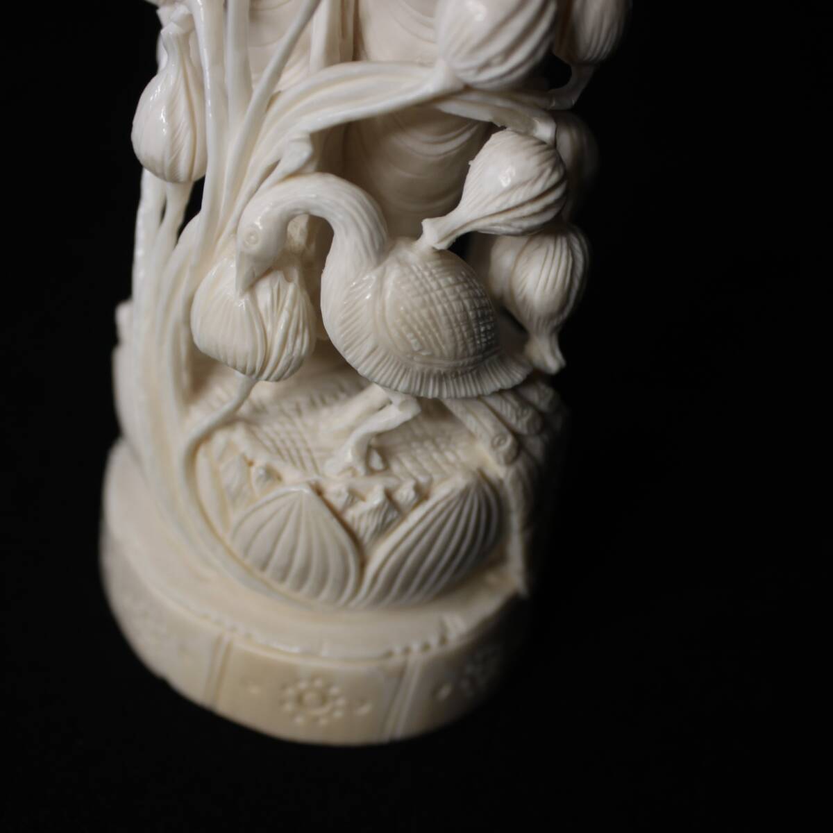 象牙風 インド 女神像 ペアセット 高さ約31cm 細密彫刻 神様 仏像 仏教美術 古美術 東洋彫刻 置物 象牙調（管理ID：515）_画像7