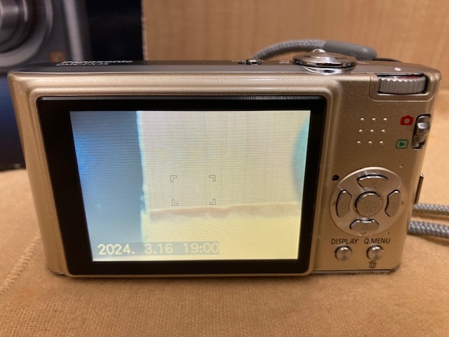 554* Panasonic パナソニック デジタルカメラ デジカメ LUMIX ルミックス DMC-FX35 通電確認済 ケース 箱 取説付 現状品_画像4